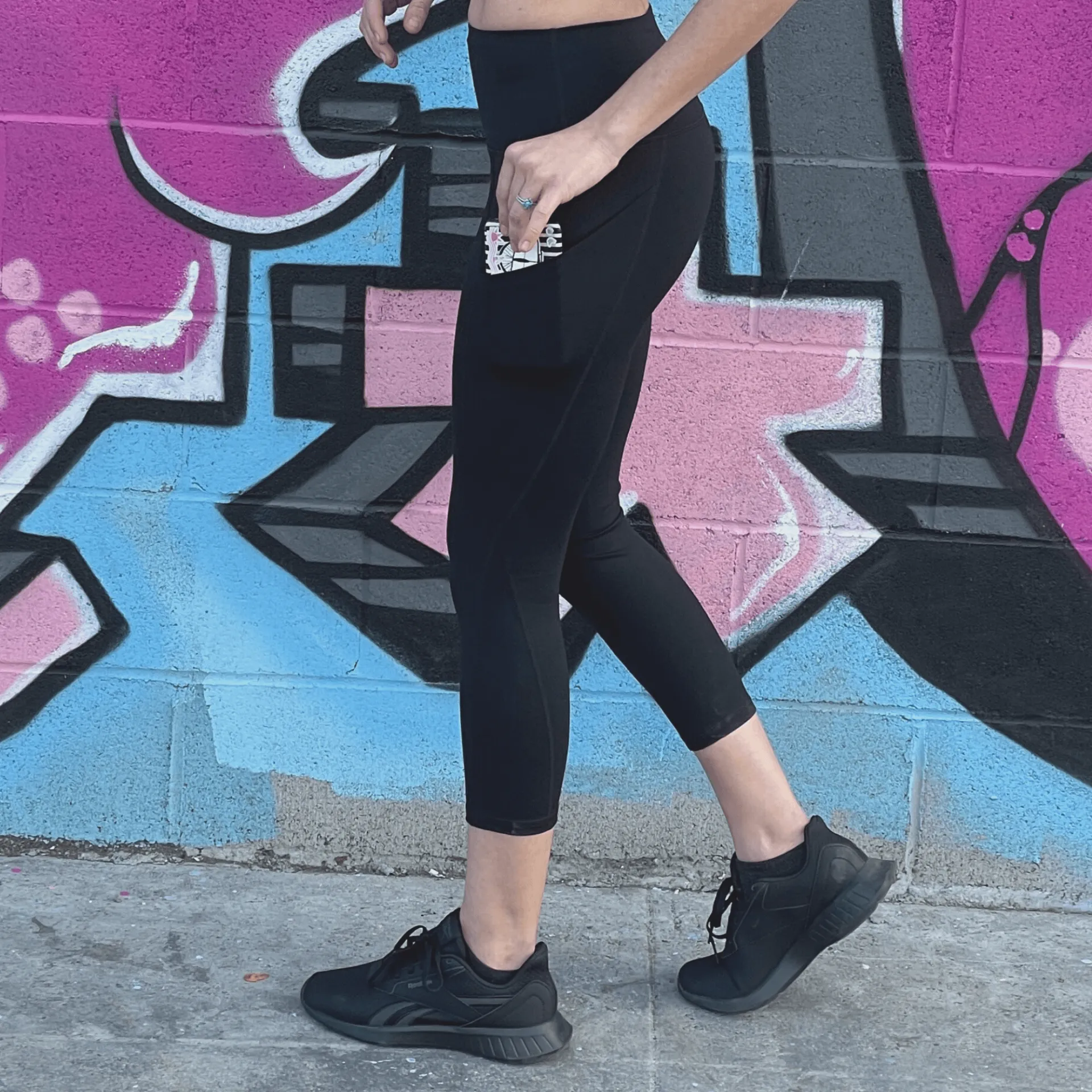 Seajoy Athletic High-Waisted Capri Leggings with Hip Pockets - Comfortable and Stylish Activewear for Women