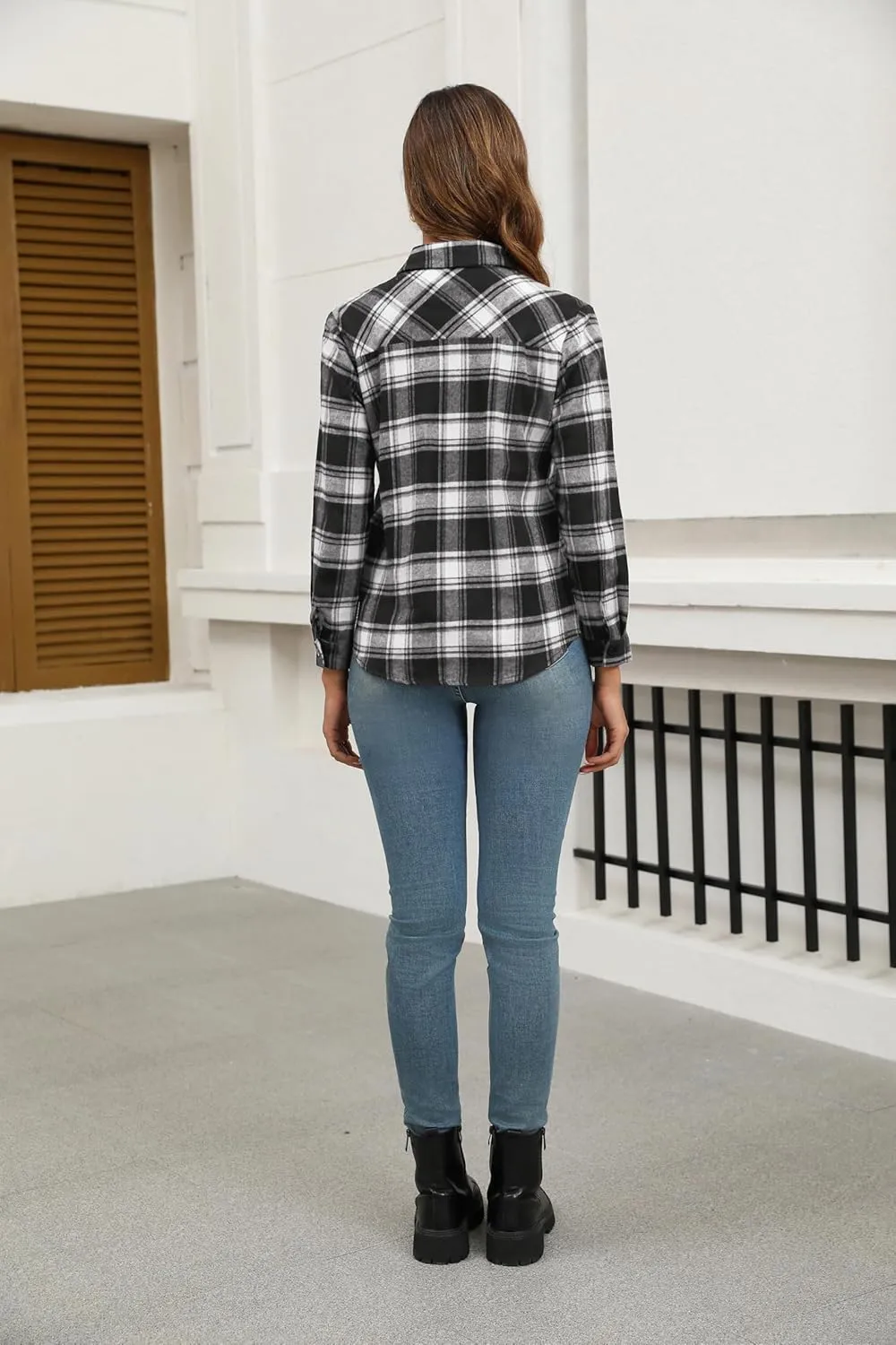 Zeagoo Women's Checked Blouse Long Sleeve V-Neck Shirt (DE Only)